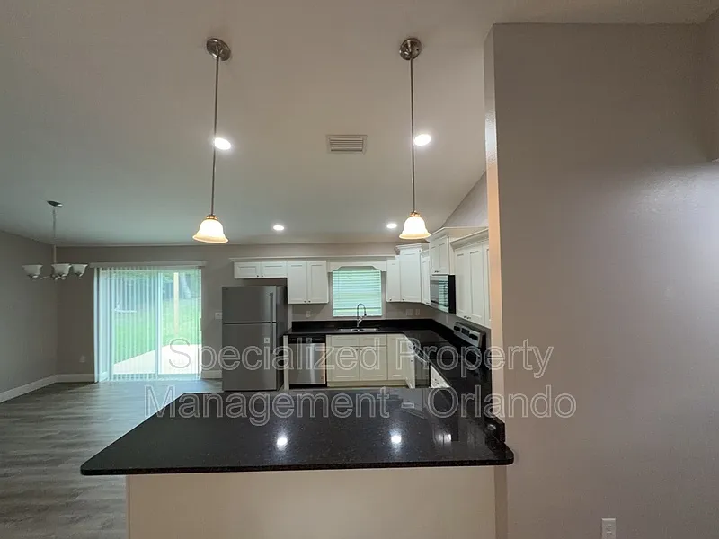 3 bed, 2.0 bath, 1453 sqft, $1,645 — Photo 4