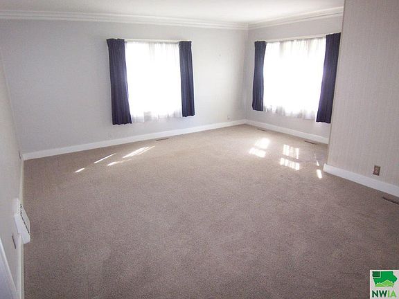 4th image of 3151 Dearborn Blvd