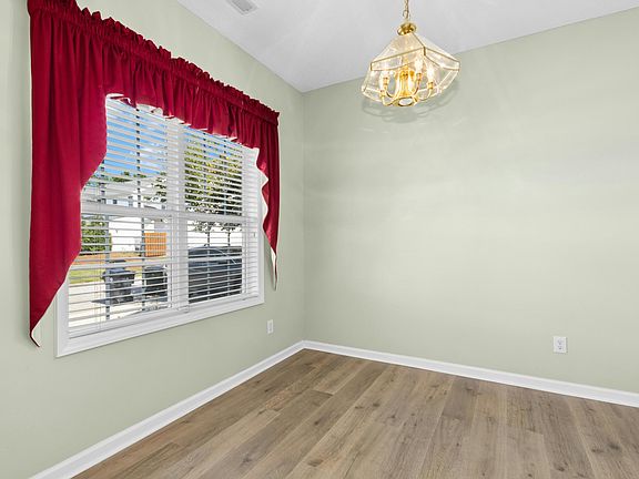 4th image of 412 Misty Groves Cir