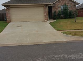 10704 SW 34th Ter, Yukon, OK 73099