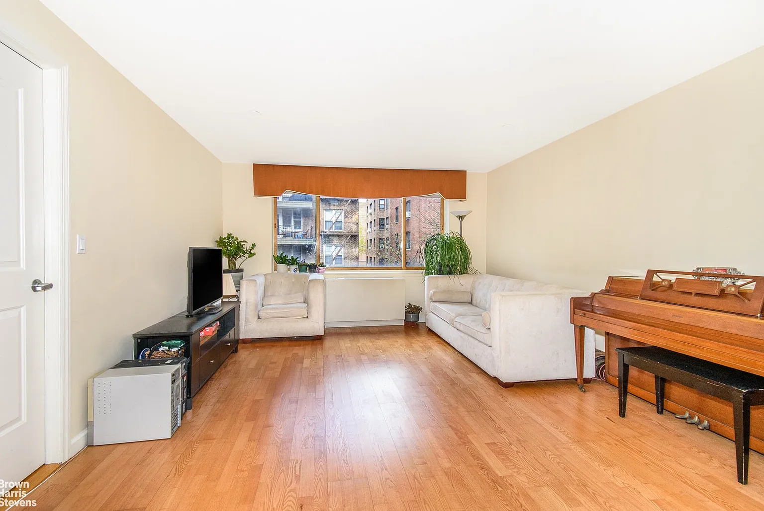 3800 Blackstone Ave APT 4N photo 1