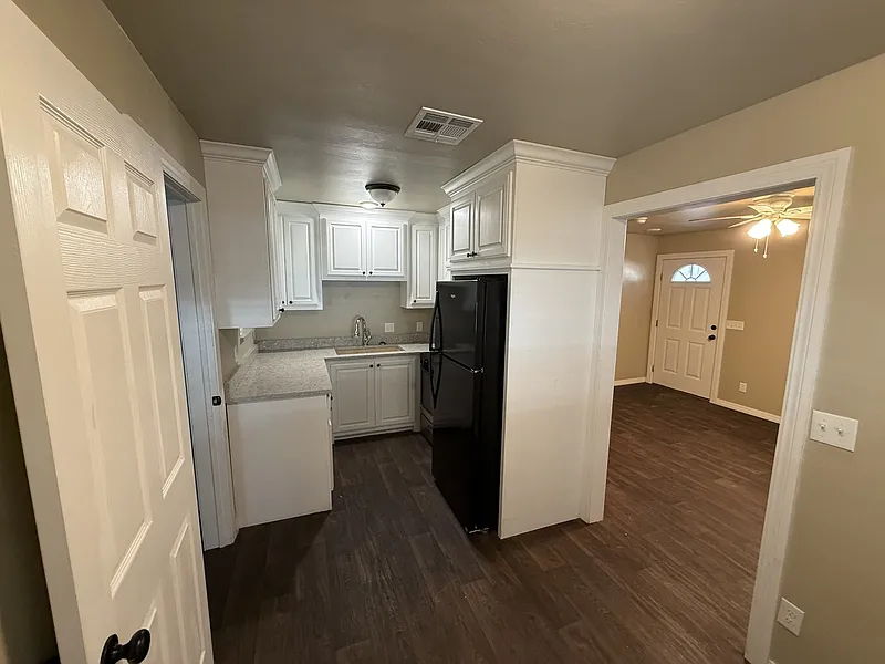 1 bed, 1.0 bath, $975 — Photo 3