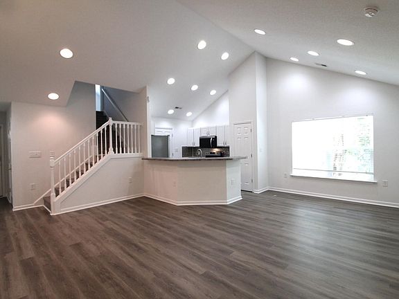 3rd image of 118 Red Cedar Ave.