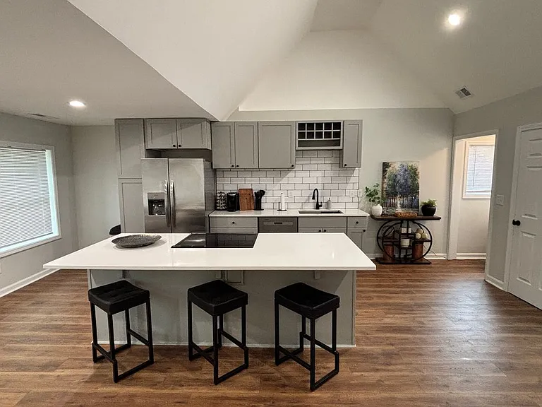 1739 Carter Cir — Photo 5