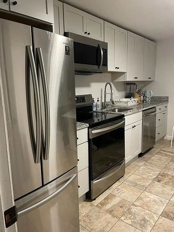 2 bed, 800 sqft, $3,000 — Photo 2