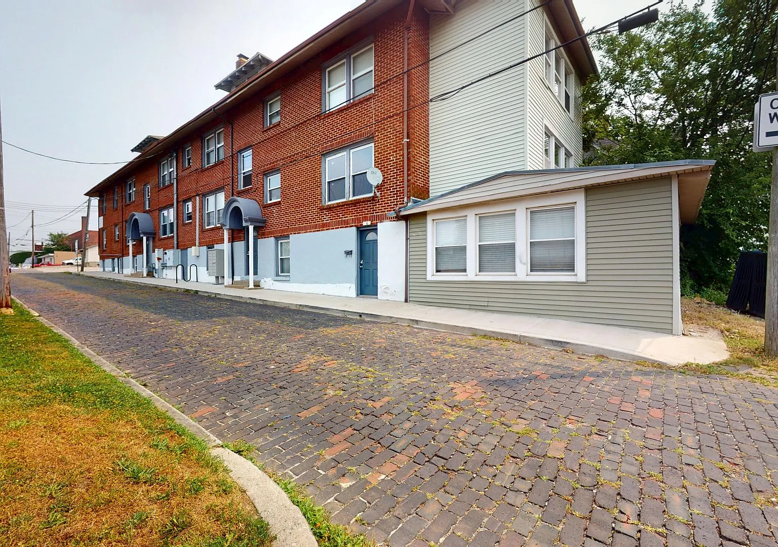 219 W Church St — Photo 3