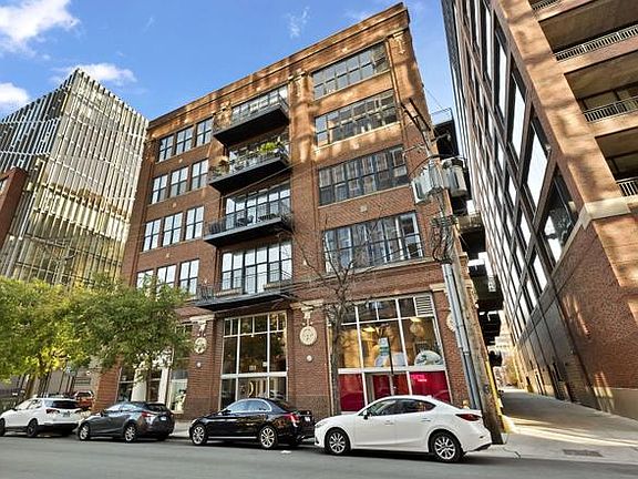 3rd image of 215 N Aberdeen St Unit 304B