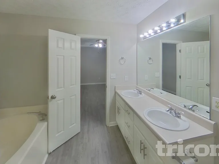 6050 Fieldwood Ln — Photo 9
