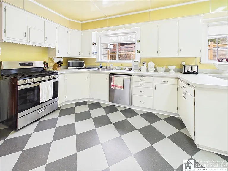 422 York St — Photo 11