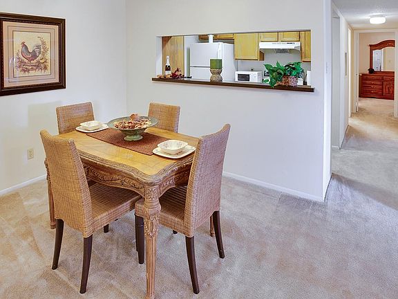 3rd image of 1001 E Dale St APT 1012