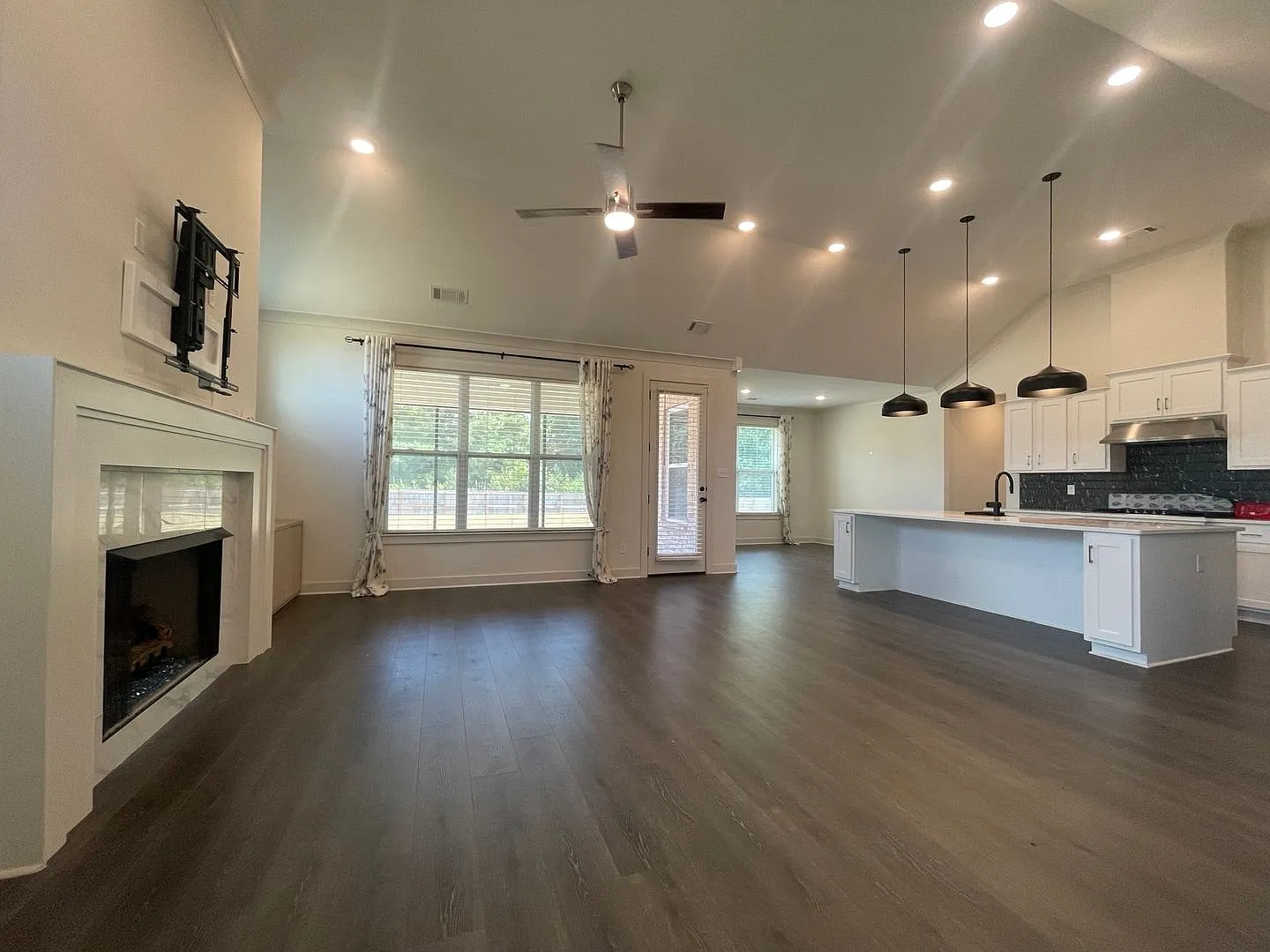 Custom built home in The Orchard, Lewisburg schools! — Photo 3