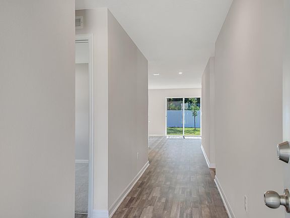 2nd image of 102 Parkview Dr