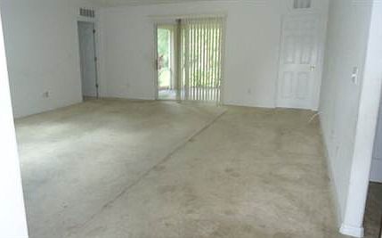 3rd image of 33 Pilgrim Dr