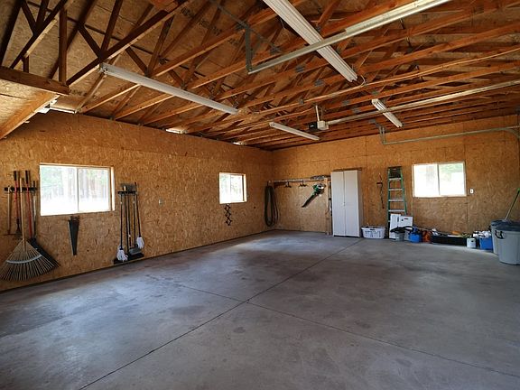 5th image of 7725 Schoolhouse Rd