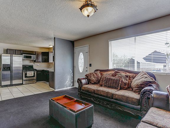 4th image of 2207 Aspen Ave