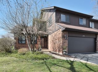 1390 Creekside Ct #B, Elgin, IL 60123