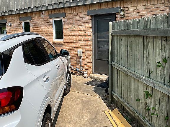 4th image of 2522 S Florence Ave