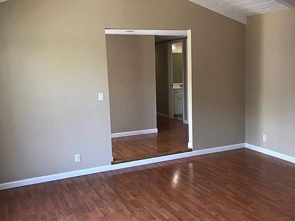 4th image of 415 Firloch Ave #2