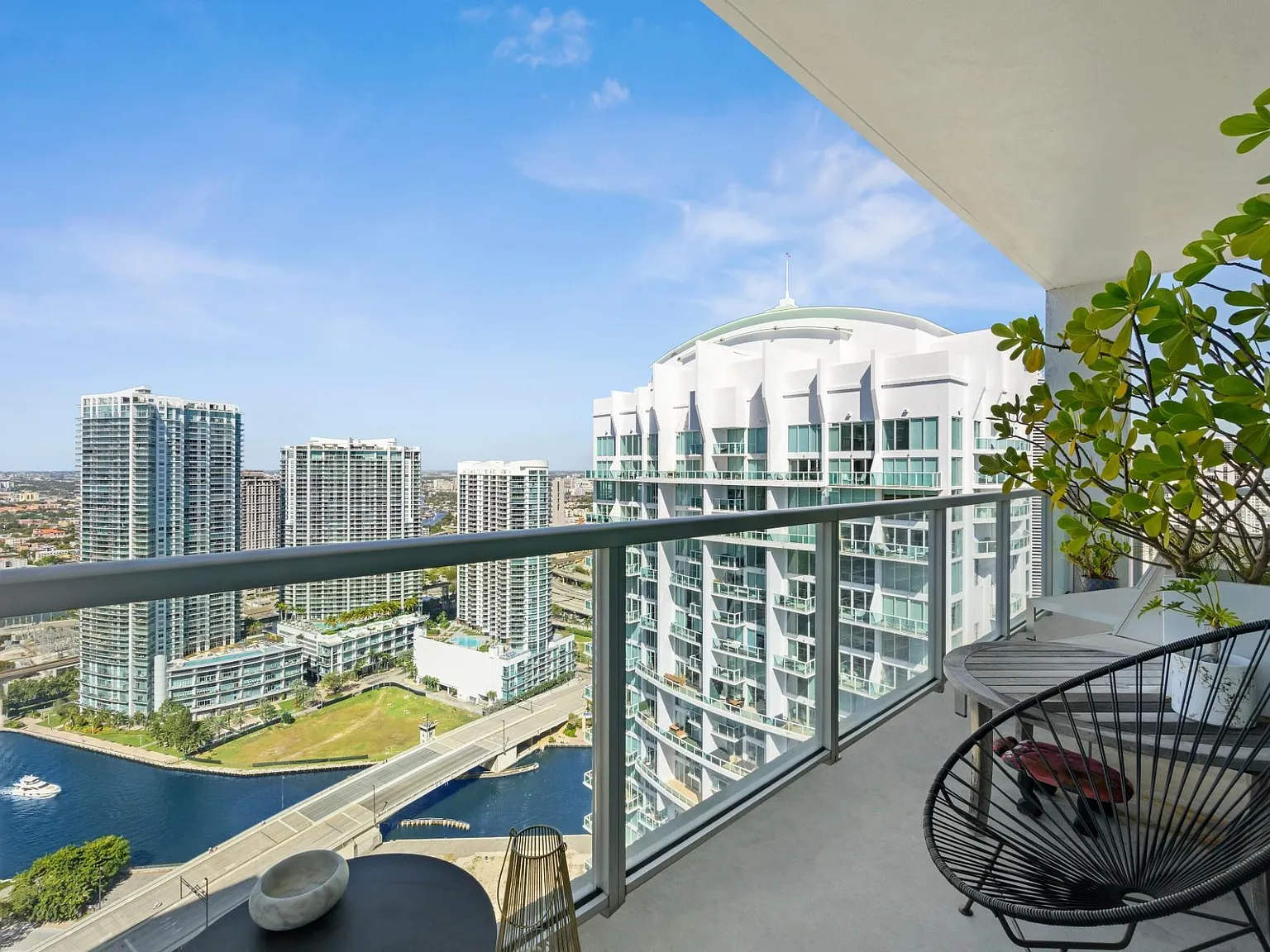 1 bed, 1.0 bath, 806 sqft, $3,800 — Photo 2