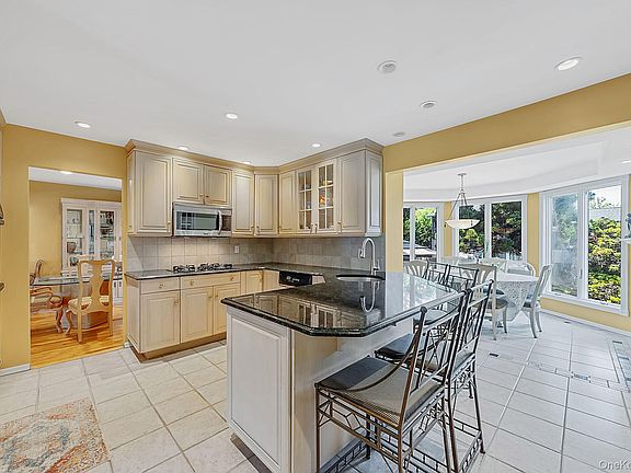 5th image of 2920 Judith Drive