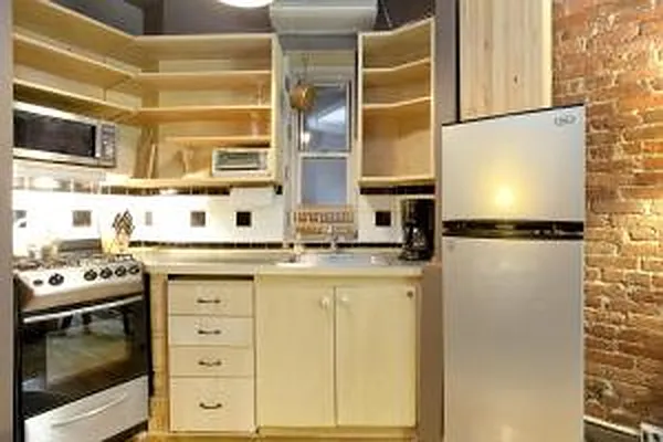 Sold by Aclawrence | media 9