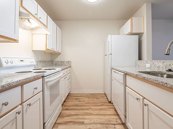 2nd image of 303 NE 16th Ave APT 427
