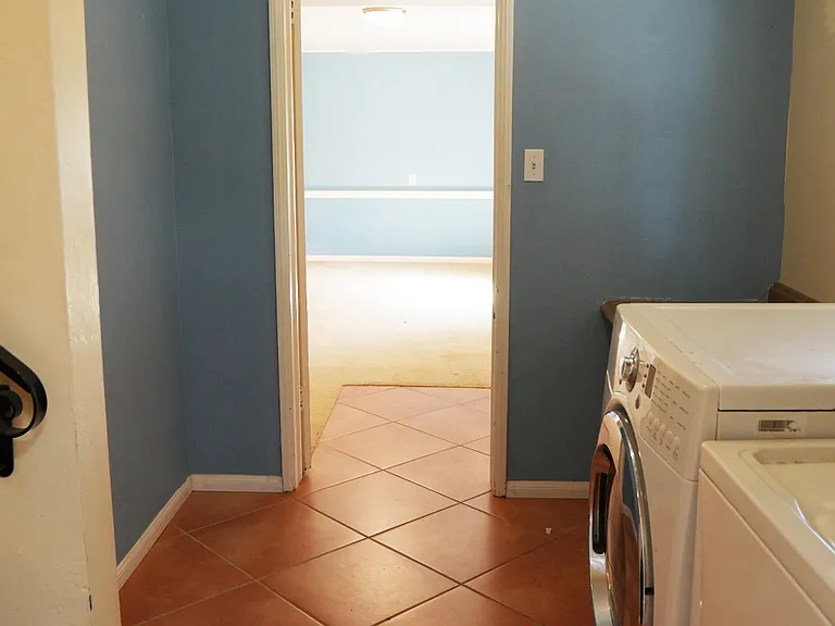 4635 Virginia Ave — Photo 10