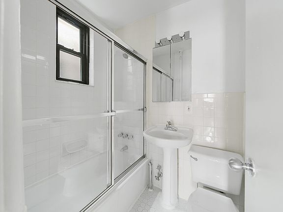 5th image of 510 E 88th St APT 4B