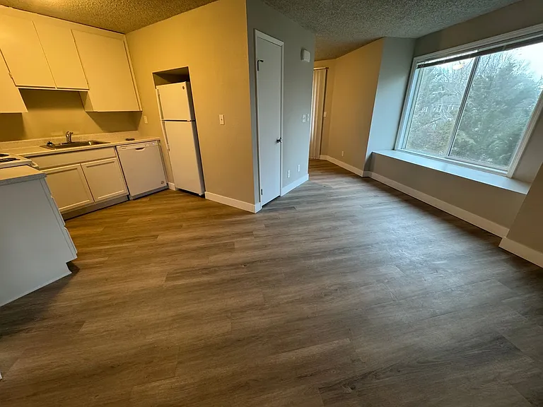 315 NW 9th St #6 — Photo 7