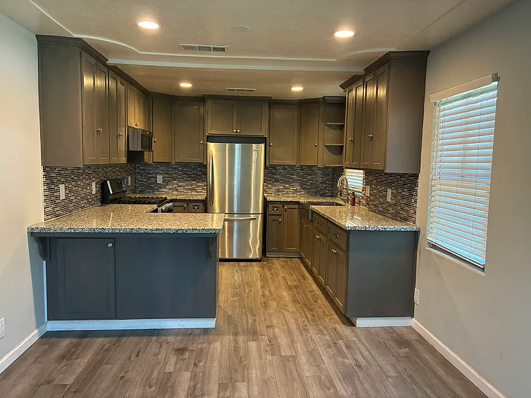 2040 Edwards Ave — Photo 12