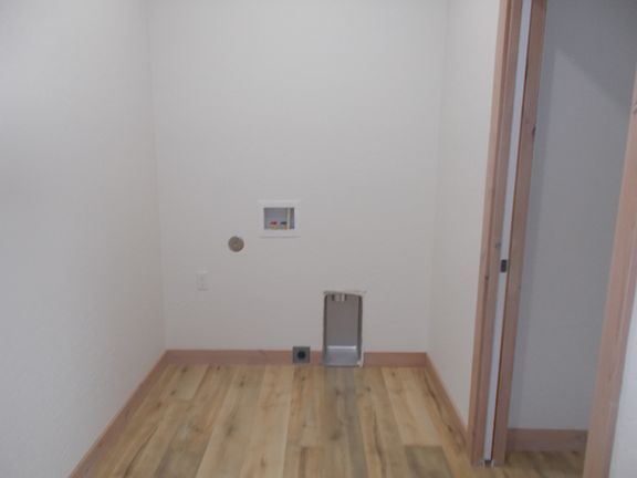4th image of 1181 Edington Ave