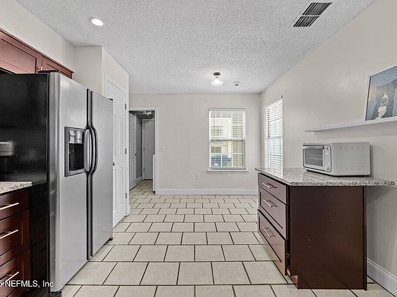 5th image of 3076 COBBLEWOOD Lane W