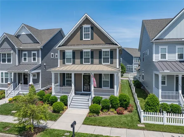 513 Simpson Ln, Chesapeake, VA 23323