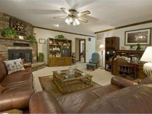 3rd image of 2 Dolphin Ln