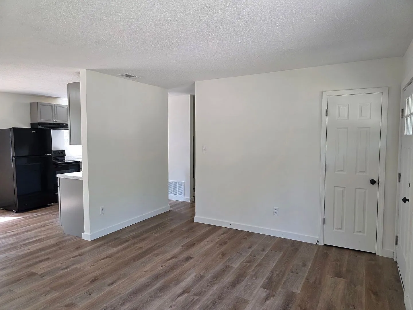 Newly Renovatedin Springfield! — Photo 3