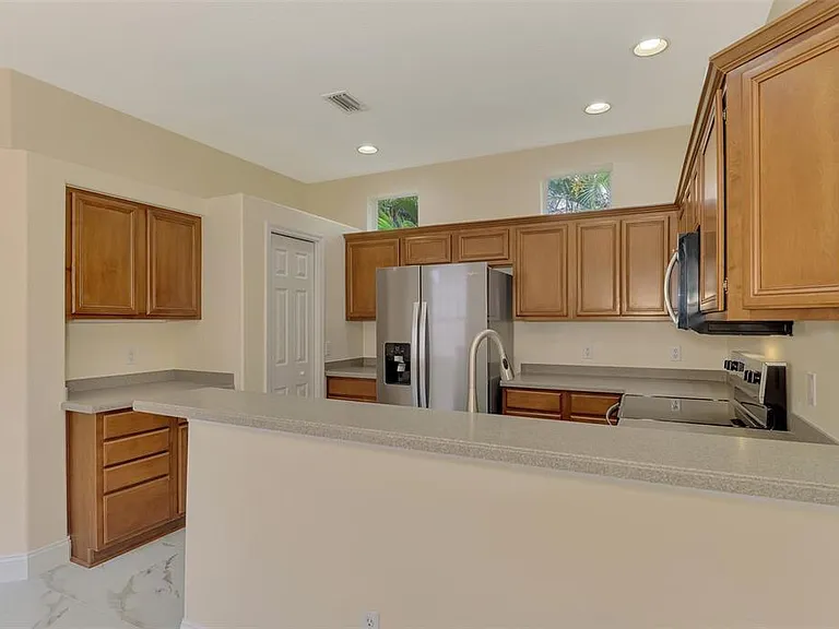 7803 33rd St E — Photo 15