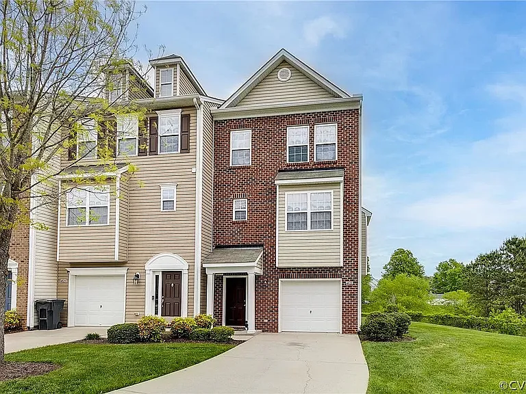 4827 Sapphire Dr — Photo 1