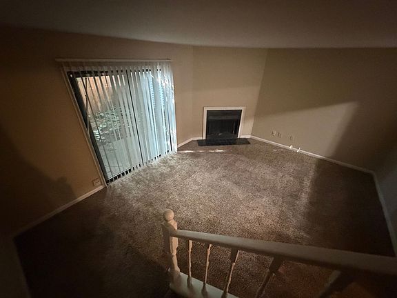 3rd image of 1215 Oakplace Dr #C