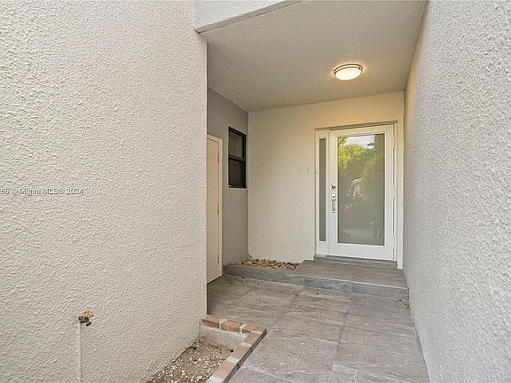 5th image of 323 Poinciana Dr #903