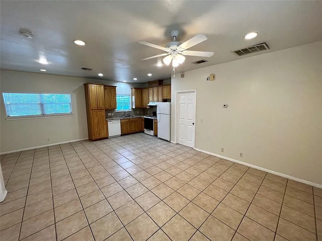2 bed, 2.0 bath, 850 sqft, $1,895 — Photo 4