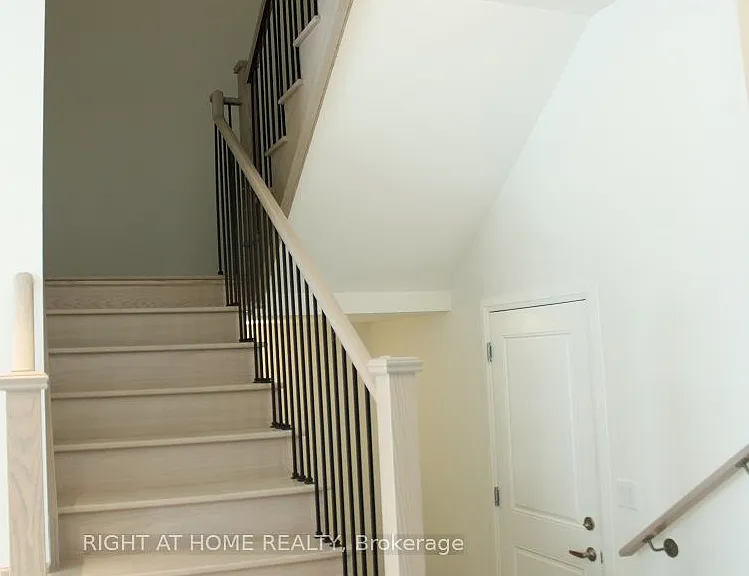 107 Schmeltzer Cres — Photo 5