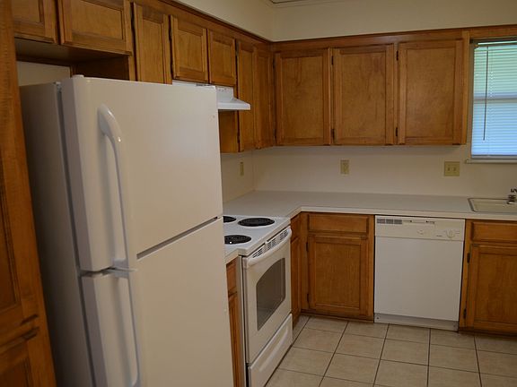 3rd image of 909 Crymes Ln #2B-2BA-1000SQFT