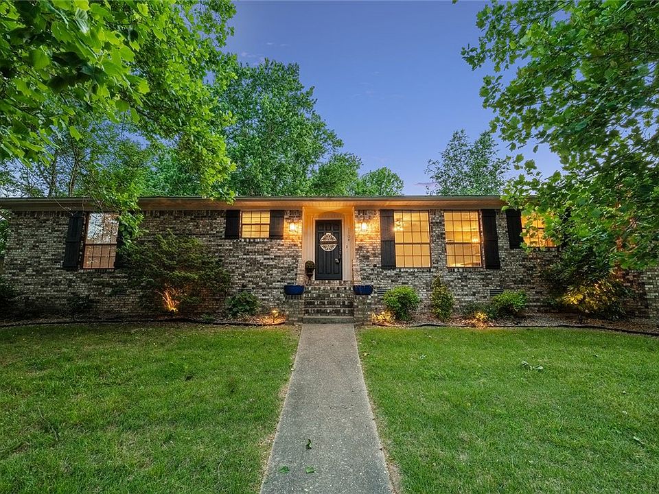 1st image of 1104 Maria Dr