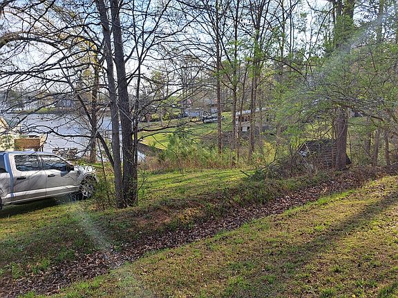 2nd image of 210 Agnew Rd