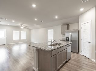 10424 SW 39th St, Mustang, OK 73064