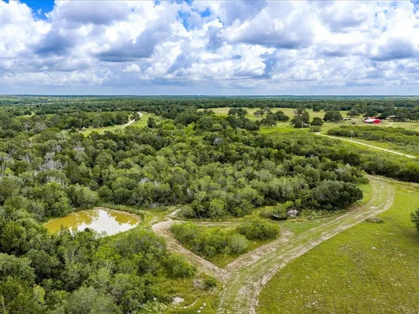2845 Boehnke Rd, Muldoon, TX 78949