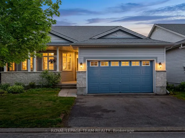 52 Village Walk Point, Ottawa, ON K4M 1L1