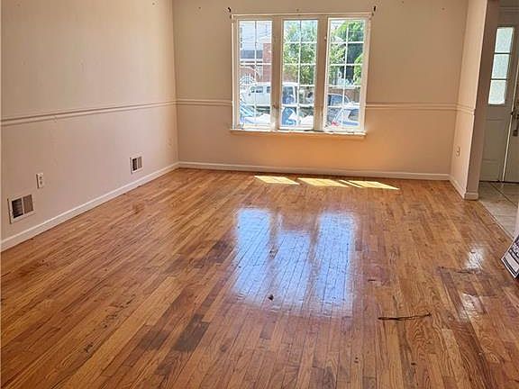 2nd image of 301 Major Ave