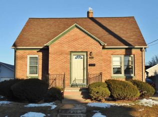 1221 S 19th St, Manitowoc, WI 54220