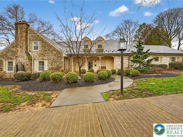 2011 Sycamore St, Bethlehem, PA 18017